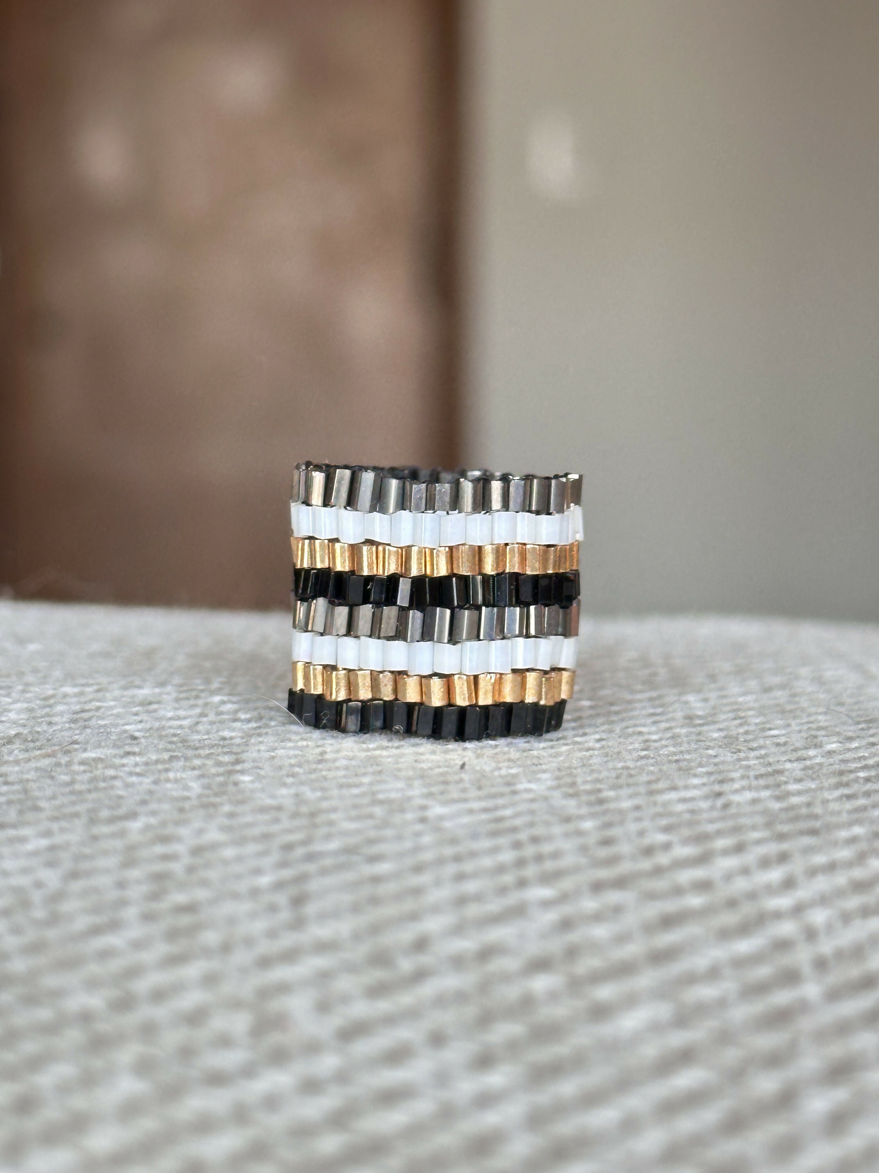 The PUT A RING ON IT collection: Lines serie 5, 8 rows!