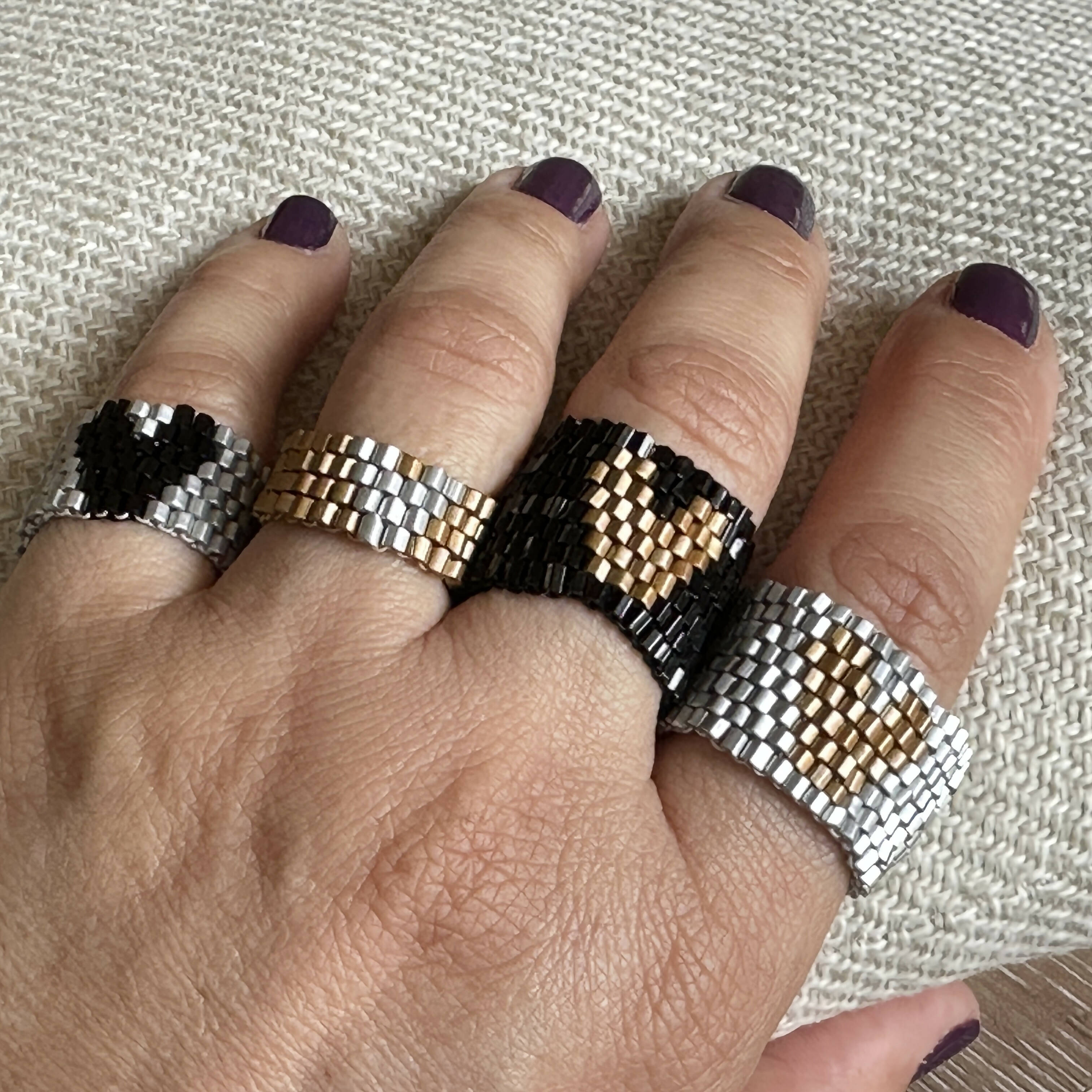 The PUT A RING ON IT collection: Silver heart on gold, 4 rows!