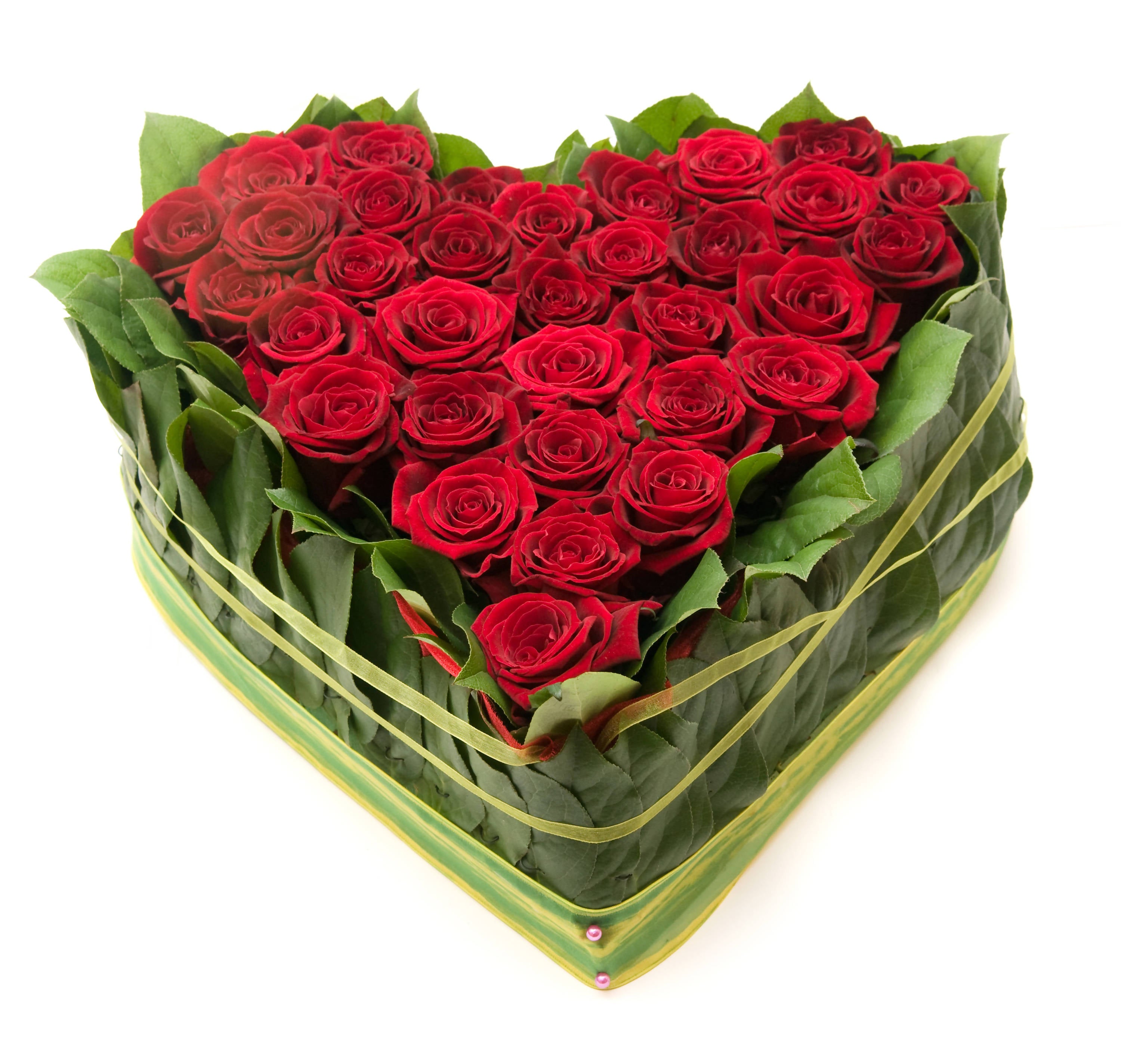 Red roses heart