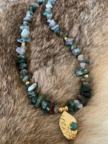 Agate green stones necklace with leaf charm