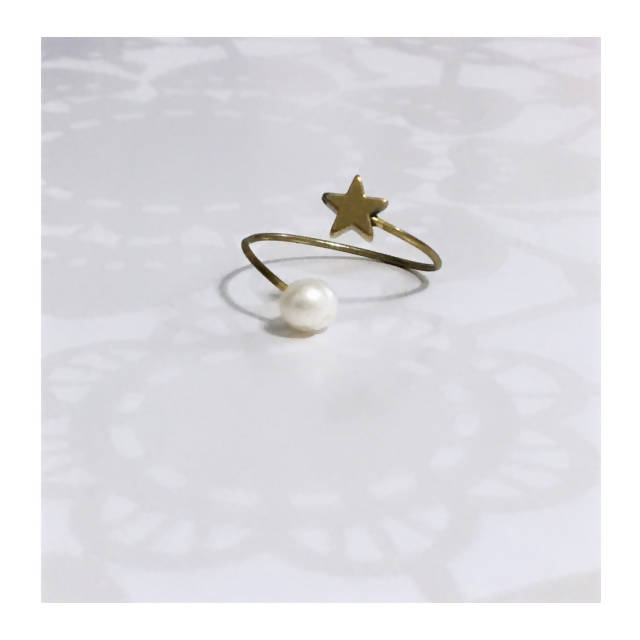 Loulicious Gold Star Hematite Pearl Ring