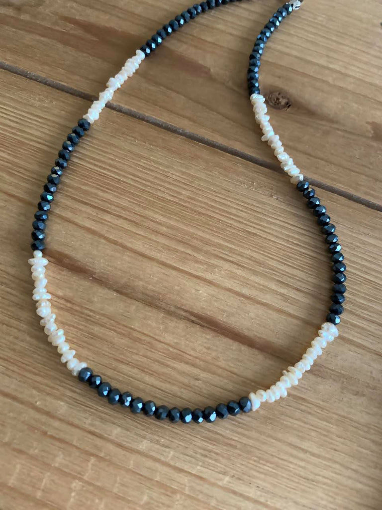 Blue-grey Choker crystal with freshwater pearls